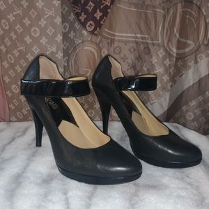 Classic Michael Kors Mary Jane pumps sz 7 leather